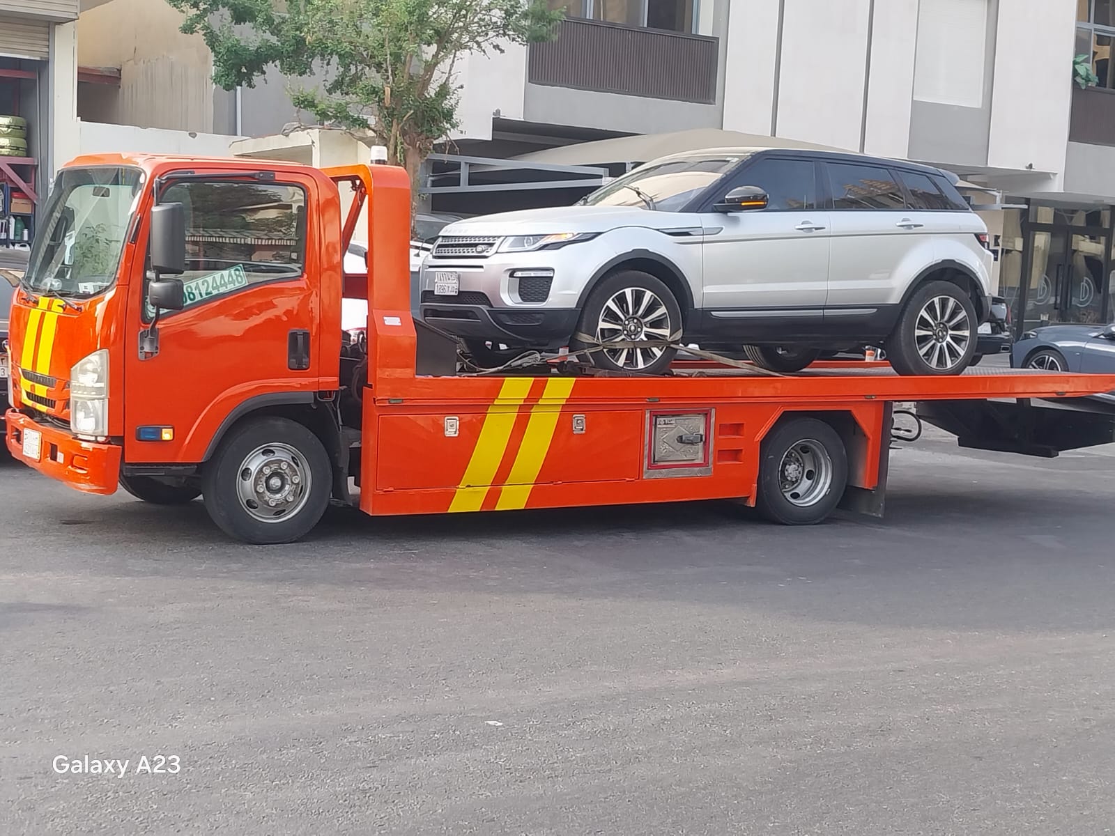 سطحة الطائف تنقل سيارة رنج روفر - خدمة نقل سيارات فاخرة بسطحة هيدروليك